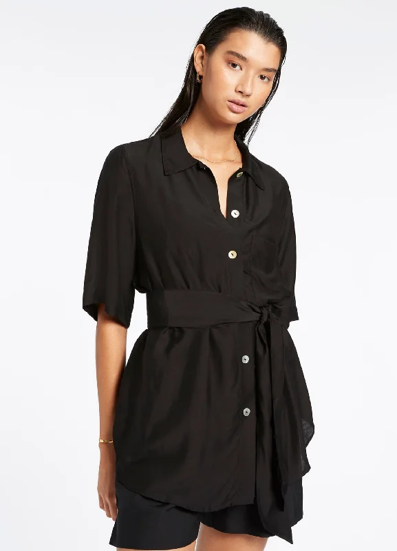 Bohemian - style cover ups for a free - spirited beach aestheticJetset Short Sleeve Shirt - Black