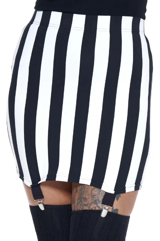 Elastic - waisted jersey skirt for ultimate comfort during pregnancyWalk The Line Mini Skirt - Resurrect