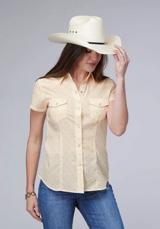 Striped Women's Knit Pullovers in a Classic Pattern Roper Womens Diamond Wallpaper Cream Cotton Blend S/S Shirt Striped Women's Knit Pullovers in a Classic Pattern Roper Womens Diamond Wallpaper Cream Cotton Blend S/S Shirt