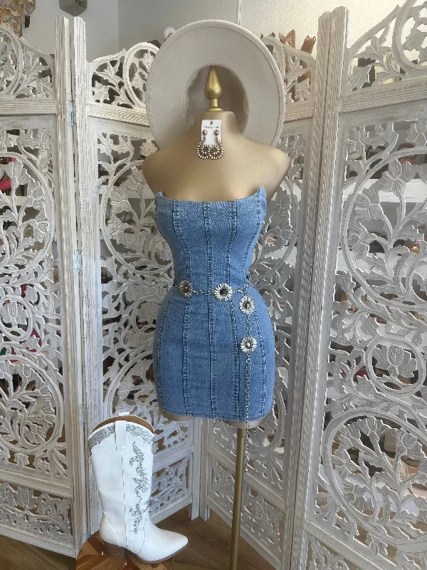 Strapless Women Dress with a Built - in Bra for Comfort and SupportCorset Denim Mini Dress- Slightly Stretchy estira poco.