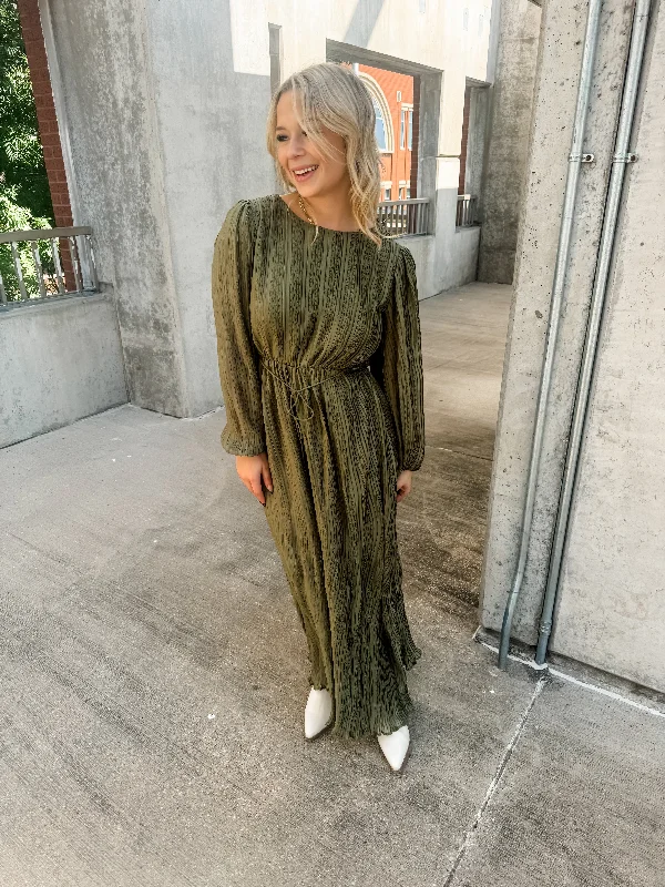 Long - Sleeve Women Dress in Velvet for a Luxurious Winter LookPoetic Green Cut Out Maxi