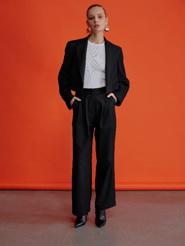 Women's Tailored Stretch Blazers in Navy Blue for Business MeetingsSiera Cropped Blazer In Black