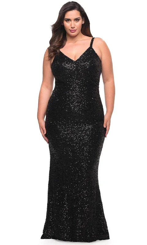 Little Black Women Dress with Sequins for a Glamorous Night OutLa Femme 29546 - Shimmering Sleeveless Evening Dress