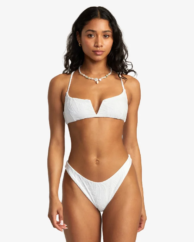 High - performance bikini with quick - drying fabric for active swimmersPalm Grooves V Wire Crossback Bikini Top - Whisper White